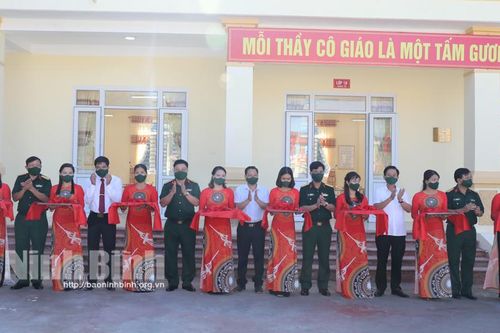 Khánh thành và bàn giao phòng học cho trường Tiểu học xã Phú Long