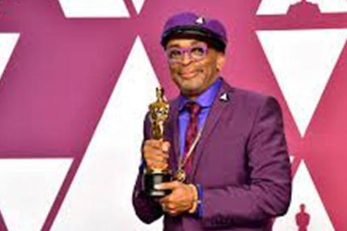Đạo diễn da màu đầu tiên được trao giải Oscar danh dự