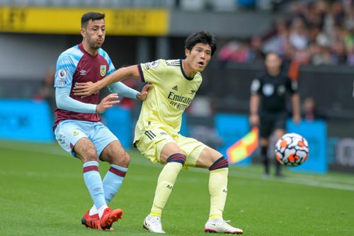 Hậu vệ Nhật Bản thoát cảnh bị bỉ bôi ở Arsenal