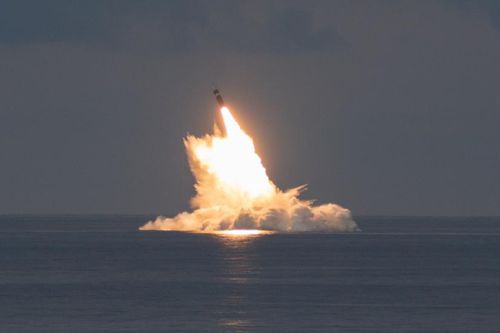 Mỹ phóng thử thành công 2 tên lửa đạn đạo Trident II