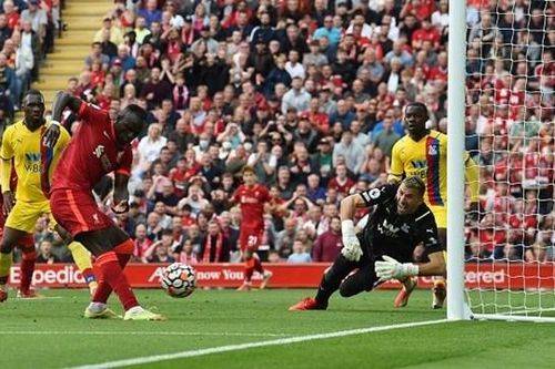 Mane lập kỷ lục hiếm có giúp Liverpool chiếm ngôi đầu Ngoại hạng Anh