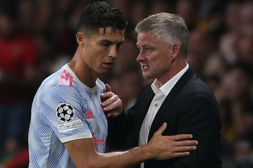 Solskjaer bảo vệ Ronaldo trước chỉ trích từ Ferdinand