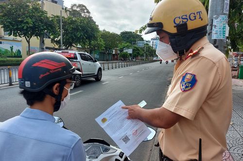 Công an TP.HCM lý giải nguyên nhân F0 có giấy đi đường