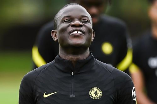 Phản ứng của Kante khi bị Jorginho 'xâu kim'