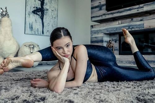'Cô gái không xương' chuyên đóng phim kinh dị