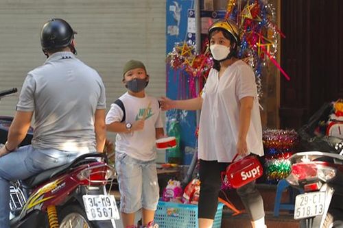 Hình ảnh phố Hàng Mã vắng vẻ trước thềm Trung thu