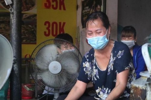 Niềm vui trở lại với các chủ quán bán đồ ăn mang về