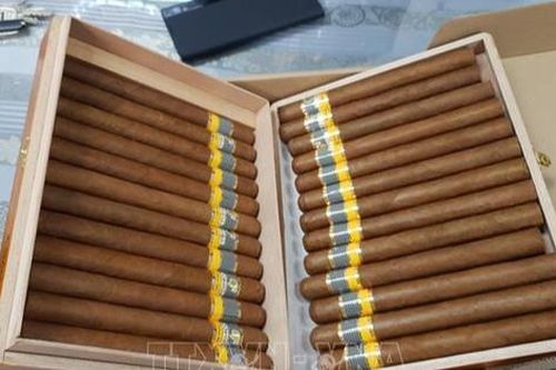 Buôn bán hàng cấm trên mạng xã hội 'đút túi' vài chục triệu đồng/tháng