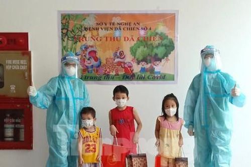 Trung thu 'đặc biệt' với trẻ em trong bệnh viện dã chiến Nghệ An