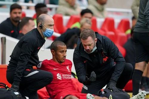 Liverpool nhận hung tin trong ngày lên đỉnh Ngoại hạng Anh