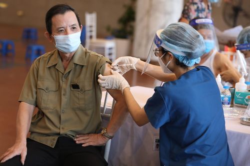 Trưa 19/9: Hà Nội có 12 ca mắc COVID-19, ổ dịch Long Biên thêm 4 ca