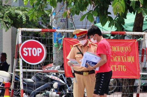TP Hồ Chí Minh lý giải vì sao có đến 50 F0 được cấp giấy đi đường