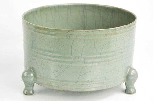Chiếc bát gốm được đấu giá hơn 440.000 USD
