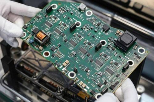 Trung Quốc phạt 3 công ty tăng giá bán chip ô tô