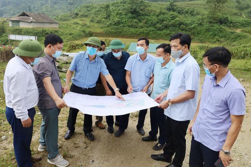 Phó Chủ tịch Thường trực UBND tỉnh Hoàng Quốc Khánh kiểm tra tiến độ sắp xếp dân cư nông thôn vùng thiên tai tại huyện Bát Xát