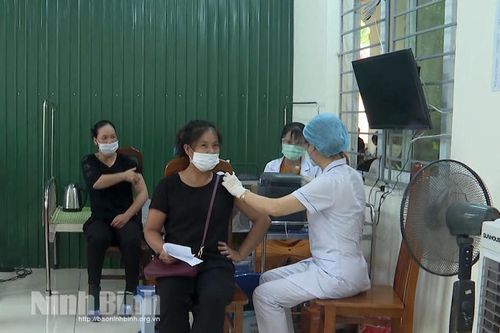 Gần 17 nghìn giáo viên được tiêm vắc xin phòng COVID-19