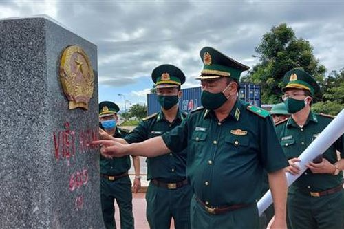 Khảo sát phục vụ giao lưu hữu nghị quốc phòng biên giới Việt Nam- Lào lần thứ nhất