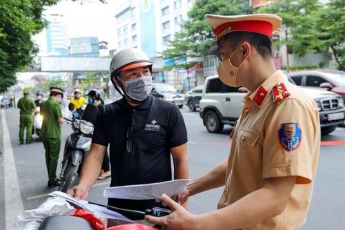 Vì sao 50 F0 ở TP.HCM có giấy đi đường qua các chốt kiểm soát?