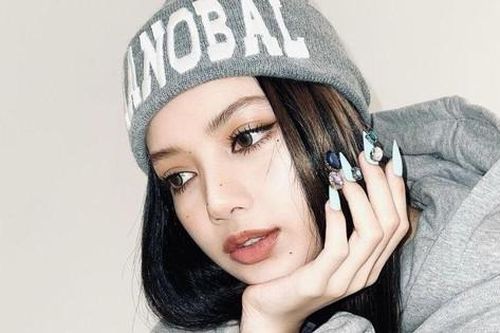 Có hay không chuyện Lisa bị YG 'lạnh nhạt' trong hoạt động quảng bá của màn ra mắt solo?