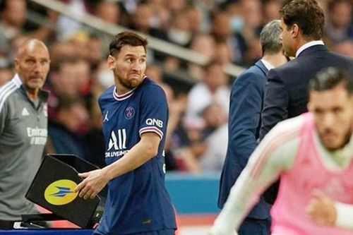 Messi 'tịt ngòi' còn tỏ thái độ với HLV, PSG thắng hú vía ở phút bù giờ