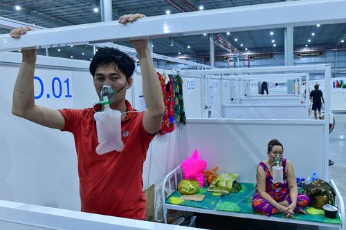 Bên trong bệnh viện dã chiến lớn nhất nước tại Bình Dương