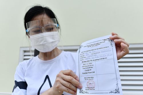 Vì sao người tiêm một mũi vaccine Covid-19 có thể được cấp thẻ xanh?