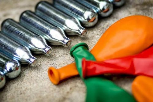 Quảng cáo khí gây cười trên TikTok bị chỉ trích ở Anh