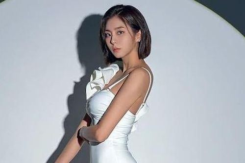 Nữ ca sĩ UEE sau khi tăng 7 kg