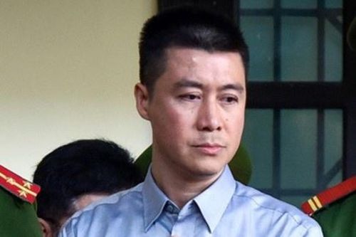 Phan Sào Nam xin trích tiền lương tháng để thi hành án