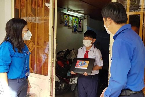 Chung tay chăm lo cho trẻ mồ côi do đại dịch COVID-19