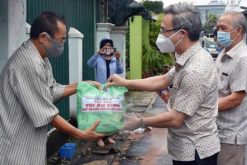 Trao 20 nghìn 'túi an sinh' cho người người dân TP Bà Rịa