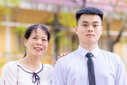 Thủ khoa khối C00, Trường Sĩ quan Chính trị: Hai lần trượt sơ tuyển, từng đi làm công ty