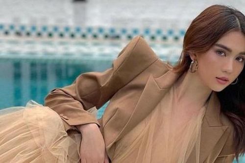 Càng bị phàn nàn là khoe thân quá đà, Ngọc Trinh càng tung video mặc 'cũng như không'