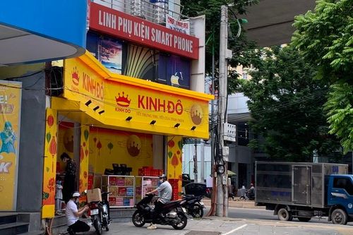 'Ông lớn' bánh Trung Thu vắng khách, cửa hàng truyền thống xếp hàng nườm nượp