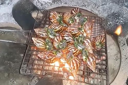 Sởn gai ốc với những món ăn làm từ ốc sên