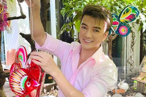 Đàm Vĩnh Hưng trang trí vườn nhà bình yên đón Trung thu