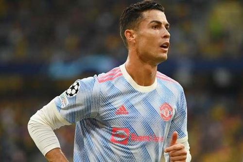 Ronaldo vượt mặt Zlatan Ibrahimovic, thiết lập cột mốc mới