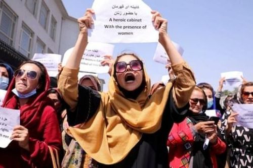 Afghanistan: Taliban đình chỉ công việc của đội ngũ nhân viên nữ, gạch tên Bộ Phụ nữ?
