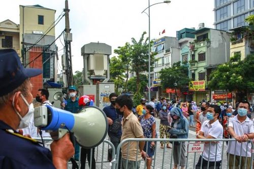Bánh Trung thu: Nơi xếp hàng dài, nơi vắng vẻ không ai đến mua