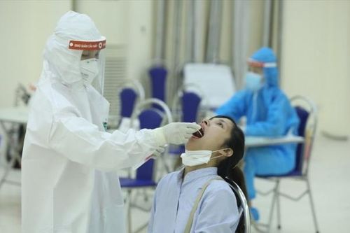 Phó Thủ tướng Vũ Đức Đam chỉ đạo Hà Nội làm rõ việc trả phí xét nghiệm COVID-19 khi vào viện điều trị