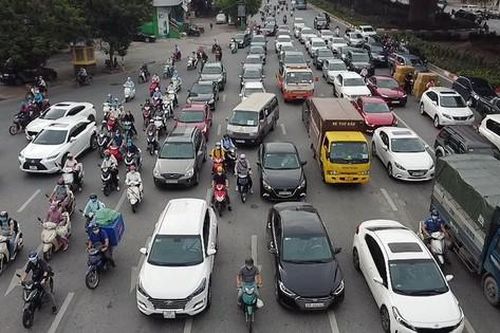 Đường phố Hà Nội lại ùn ứ trong ngày đầu tuần