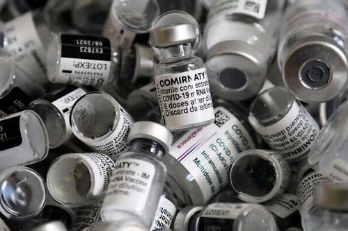 Các nước giàu có thể phải vứt hơn 100 triệu liều vaccine COVID-19 sắp hết hạn