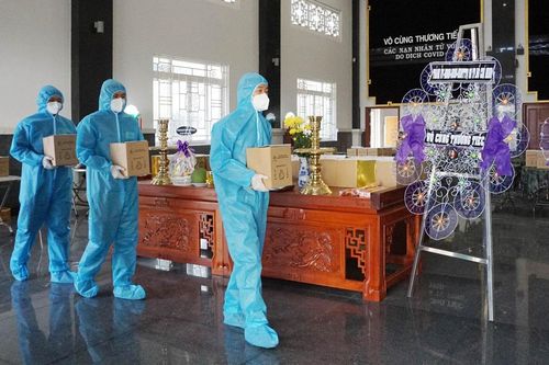 Hơn 400 cán bộ, chiến sĩ lo việc hậu sự cho người tử vong do COVID-19