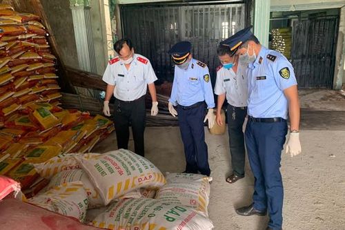 An Giang: Tạm giữ lô phân bón trị giá hơn 108 triệu đồng vi phạm nhãn mác