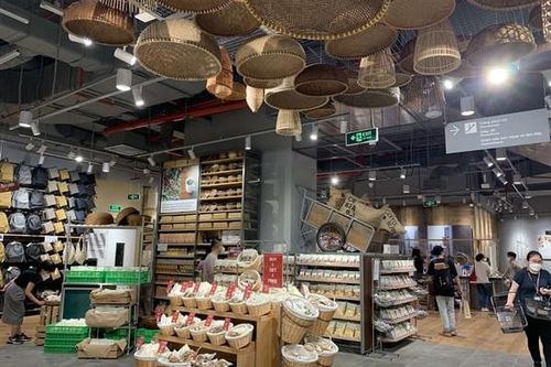 Hà Nội: Một số trung tâm thương mại Vincom bắt đầu hoạt động trở lại