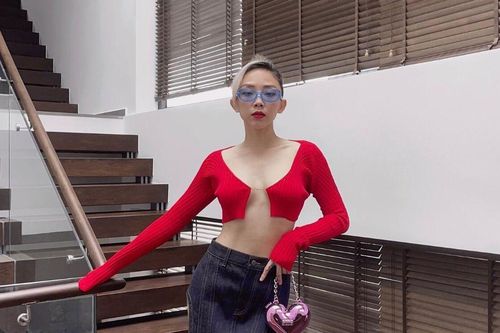 Tóc Tiên khiến fan 'nóng mắt' khi diện croptop nửa kín nửa hở khoe gần trọn thân trên