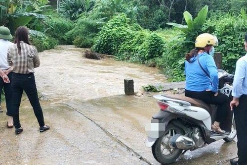 Yên Bái: 2 chị em ruột bị lũ cuốn trôi trên đường đi học, 1 cháu tử vong