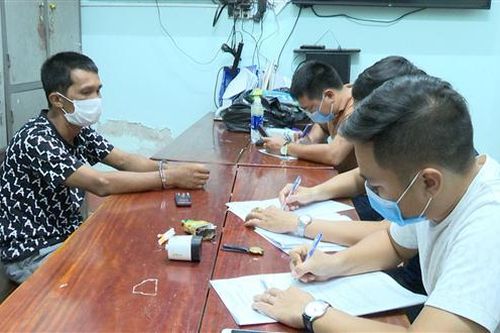 Bắt đối tượng trộm cắp tài sản
