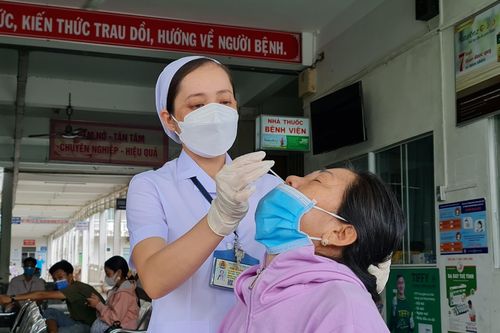 Cà Mau xét nghiệm COVID-19 diện rộng để mở cửa trở lại
