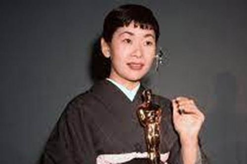 Diễn viên châu Á đầu tiên được trao giải Oscar